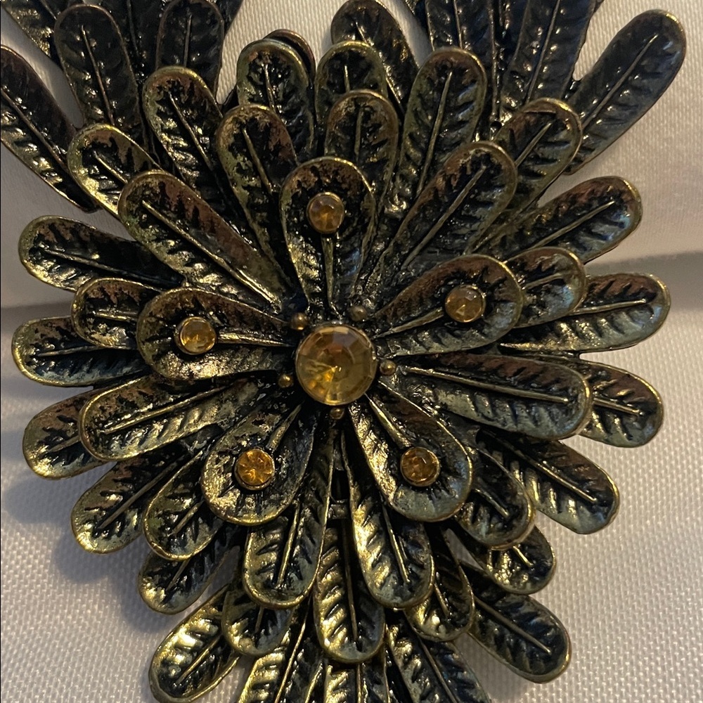 Elegant Gold Pendant Necklace with yellow/bronze ✨ sparkles - Picture 2 of 8